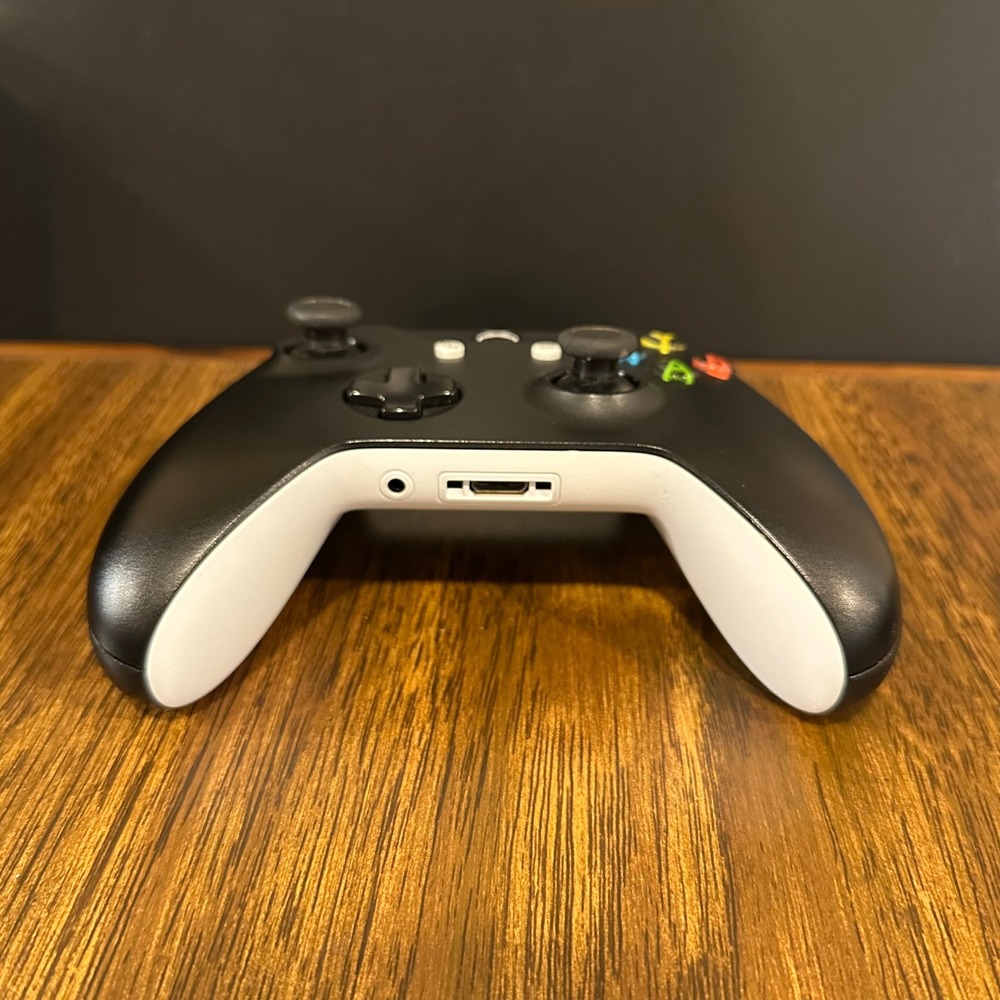 Microsoft Xbox One Wireless Controlle - Picture 4 of 6